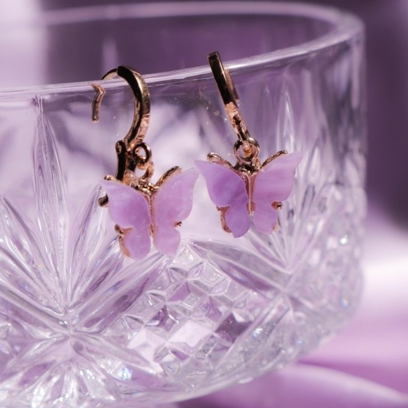 NWT UO Bri Mini Butterfly Charm Hoop Earring - Picture 5 of 7